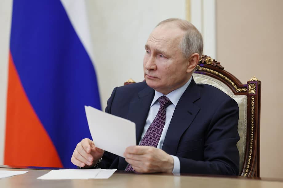 El presidente ruso, Vladimir Putin, a través de una videoconferencia, participa en una ceremonia para abrir nuevas instalaciones de producción farmacéutica en San Petersburgo, Saransk y Kaliningrado, en Moscú, Rusia.