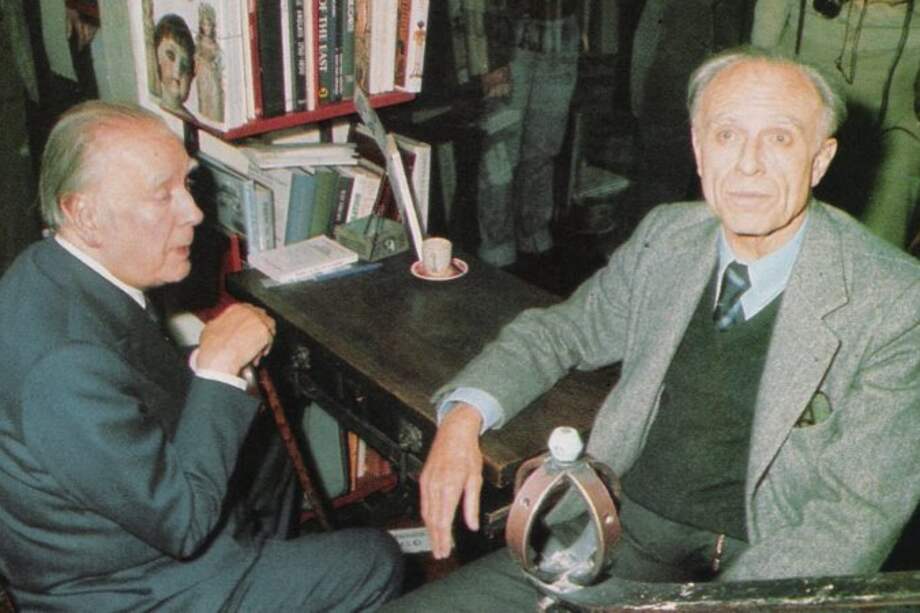"Los mejores cuentos policiales" (Lumen) es una selección hecha por los escritores argentinos Jorge Luis Borges (1899-1986) y Adolfo Bioy Casares (1914-1999).