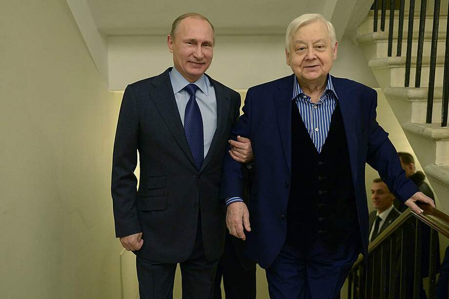 Imagen de Oleg Tabakov junto a Vladimir Putin.  / Cortesía