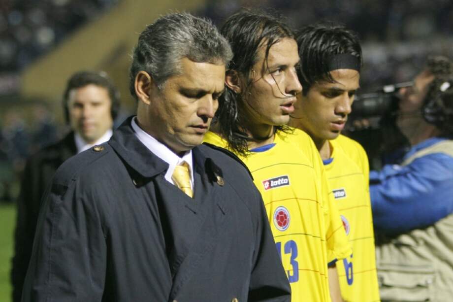 Reinaldo Rueda, Elkin Soto y Fabián Vargas, tras la dolorosa derrota 3-2 rumbo a Alemania 2006. / AFP