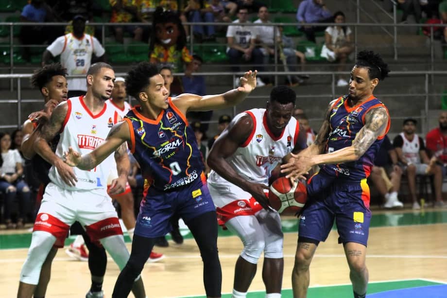 Titanes y Caribbean en las semifinales de la reciente temporada de la Liga Wplay de Baloncesto.