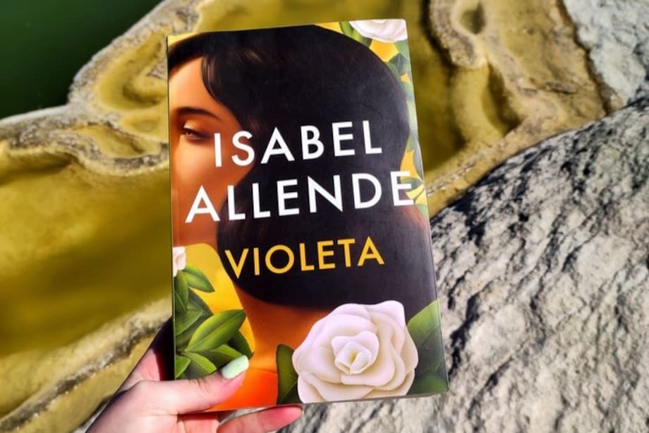 Esta nueva novela de la aclamada autora chilena cuenta la historia de Violeta, una mujer que lucha por encontrar su lugar en el mundo.