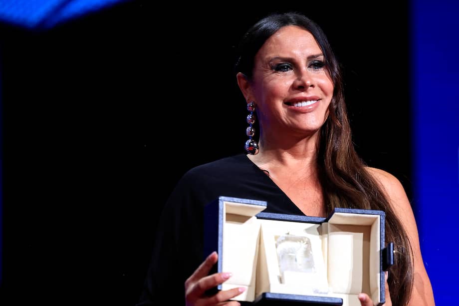 La actriz transgénero española Karla Sofía Gascón, galardonada con el Premio a la Mejor Actriz en la 77ª edición del Festival de Cine de Cannes. (Foto: Valery Hache/ AFP)